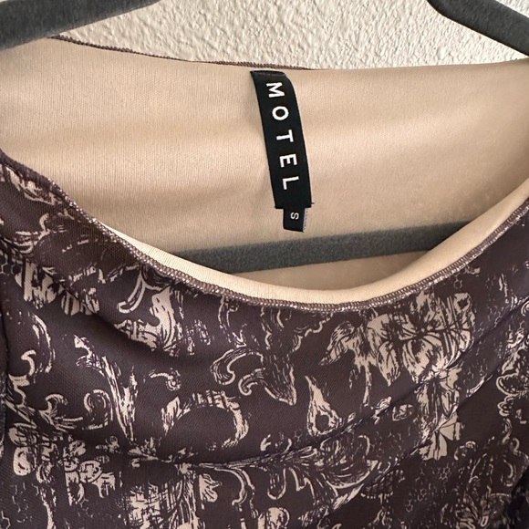 Motel Rocks Brown and Cream Sheath Dress with Bell Sleeves - Picture 3 of 3